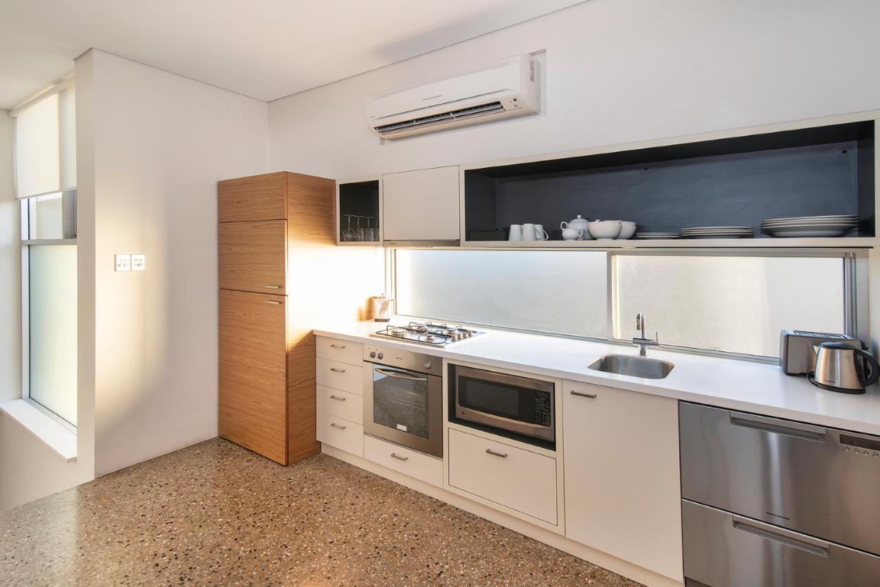 史密斯海滩度假酒店 亚林加普 外观 照片 A modern kitchen