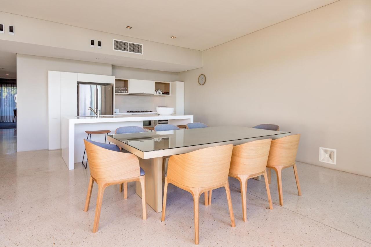 史密斯海滩度假酒店 亚林加普 外观 照片 A kitchen and dining room in a typical apartment